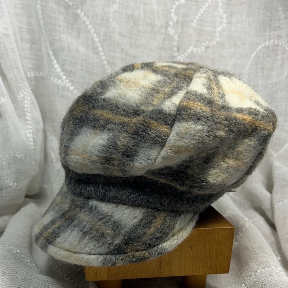 NWT Lafenice fine hats wool cap with flowers made in Italy